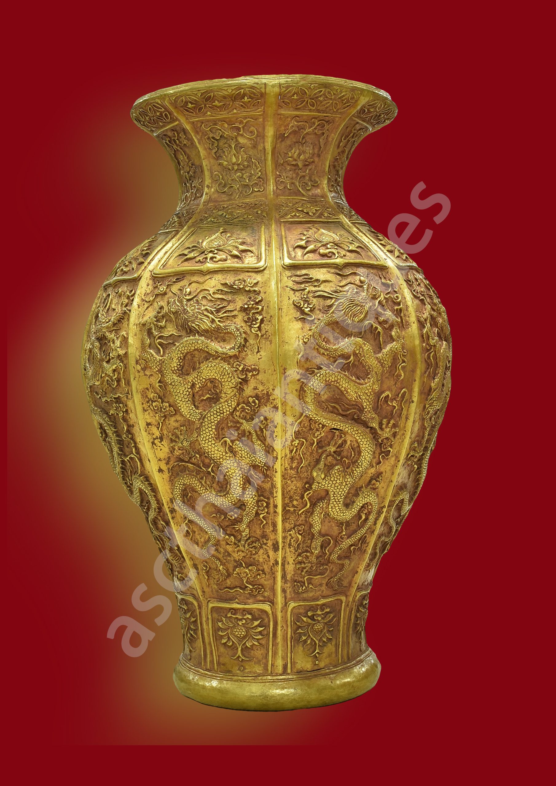 Golden Majesty: The Dragon Vase of China - Image 2