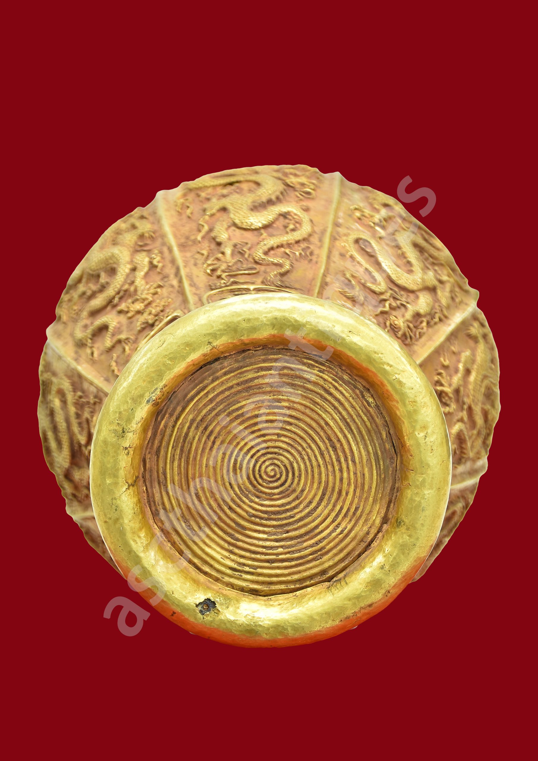 Golden Majesty: The Dragon Vase of China - Image 3