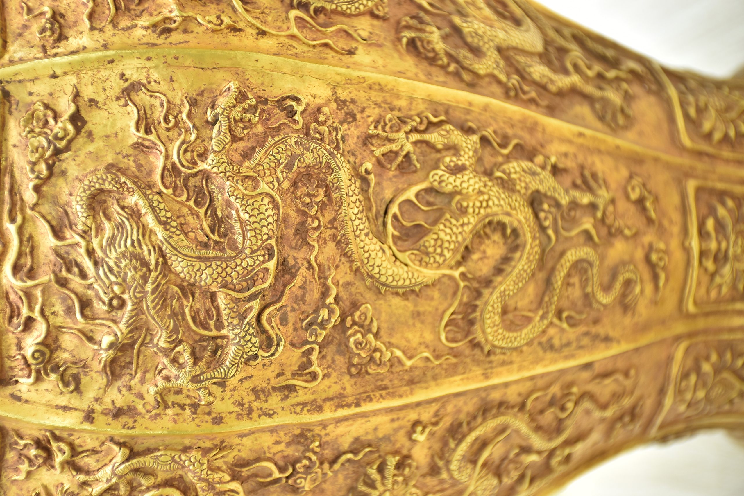 Golden Majesty: The Dragon Vase of China - Image 4